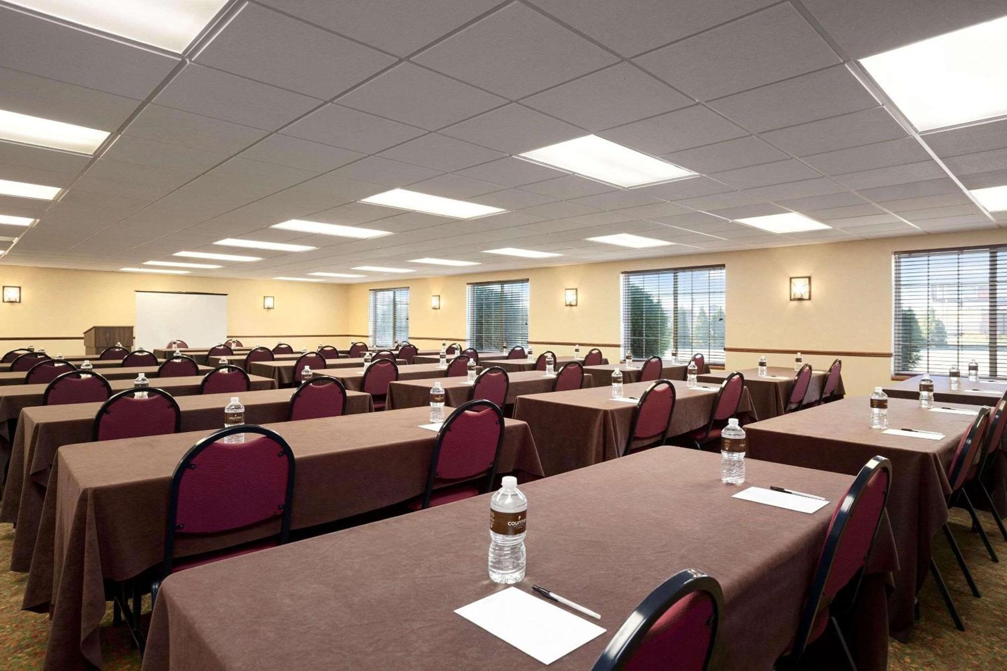 Country Inn & Suites By Radisson Bismarck Waterpark المظهر الخارجي الصورة