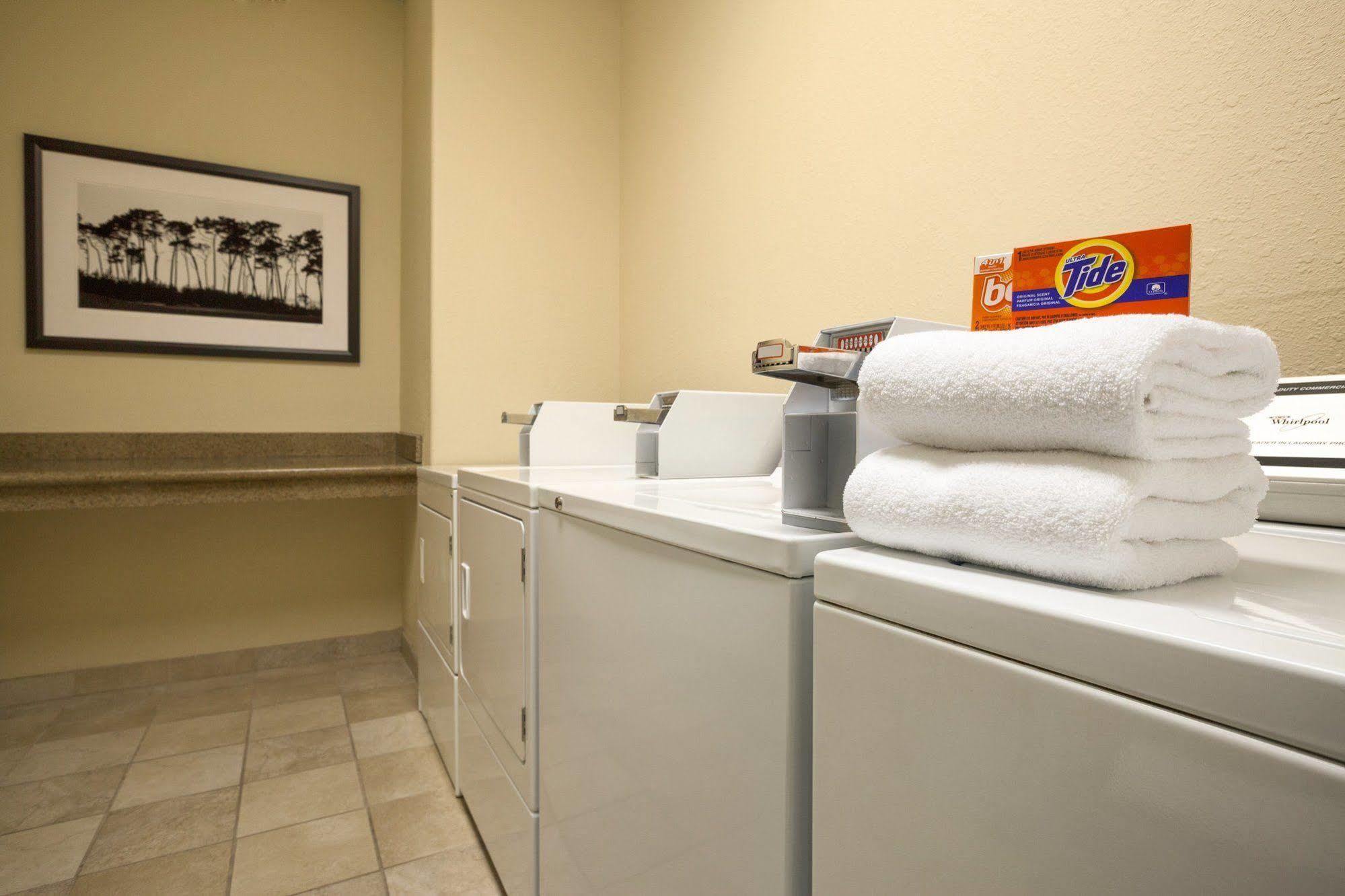 Country Inn & Suites By Radisson Bismarck Waterpark المظهر الخارجي الصورة