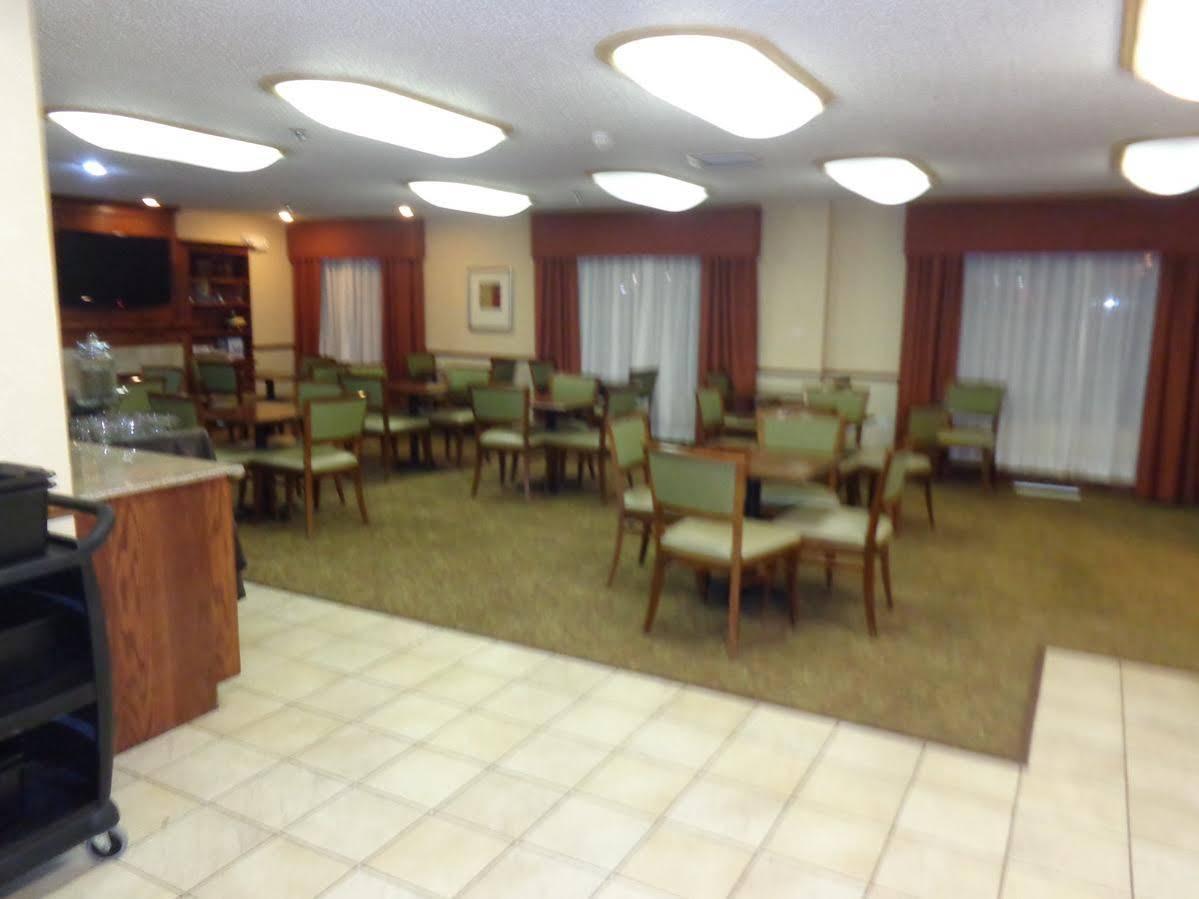 Country Inn & Suites By Radisson Bismarck Waterpark المظهر الخارجي الصورة